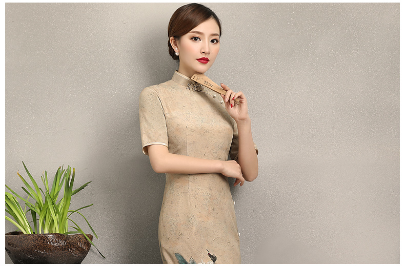 復(fù)古韻味旗袍，牡丹蝶香旗袍裙