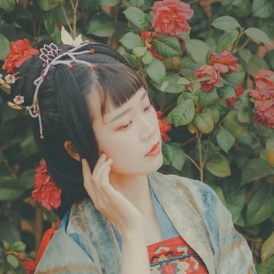 山茶花開女生頭像，唯美古風真人頭像