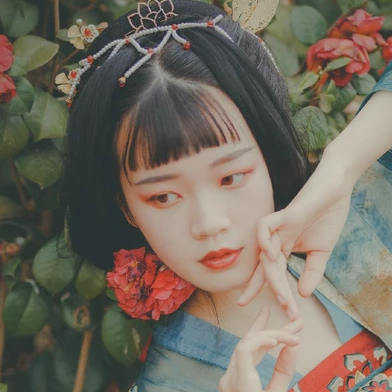 山茶花開女生頭像，唯美古風真人頭像