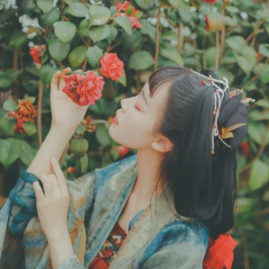 山茶花開女生頭像，唯美古風真人頭像