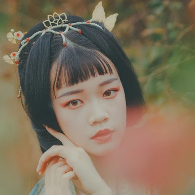 山茶花開女生頭像，唯美古風真人頭像