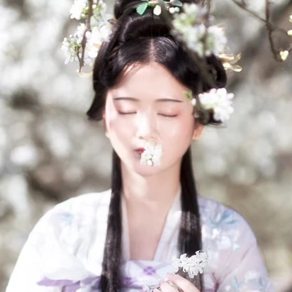 玉山清帶傘女生頭像，唯美古風(fēng)真人頭像