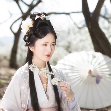 玉山清帶傘女生頭像，唯美古風(fēng)真人頭像