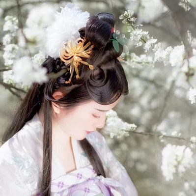 玉山清帶傘女生頭像，唯美古風(fēng)真人頭像