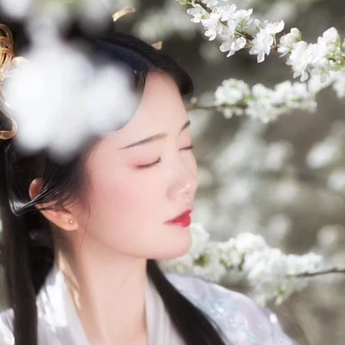 玉山清帶傘女生頭像，唯美古風(fēng)真人頭像