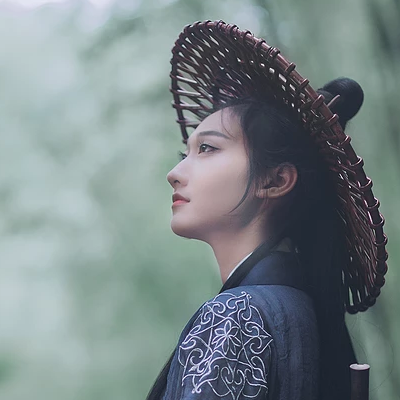 禪意喝酒女生頭像，唯美古風(fēng)真人頭像