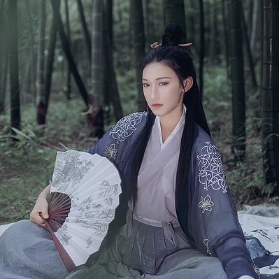 禪意喝酒女生頭像，唯美古風(fēng)真人頭像