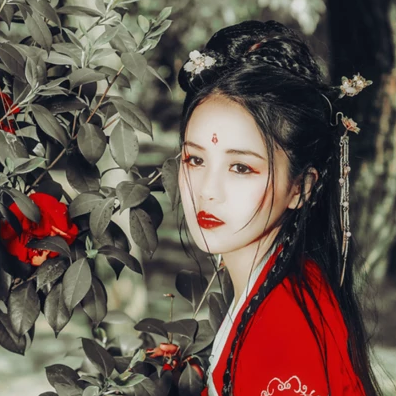 艷麗紅衣女生頭像，唯美古風(fēng)真人頭像