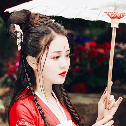 艷麗紅衣女生頭像，唯美古風(fēng)真人頭像