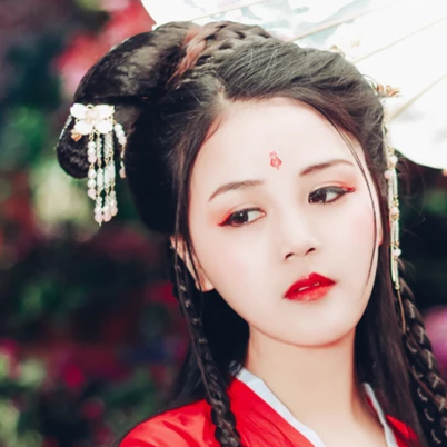 艷麗紅衣女生頭像，唯美古風(fēng)真人頭像