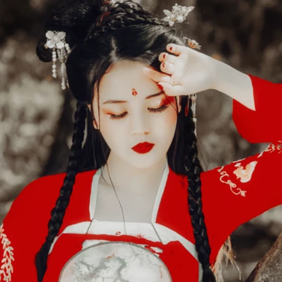 艷麗紅衣女生頭像，唯美古風(fēng)真人頭像