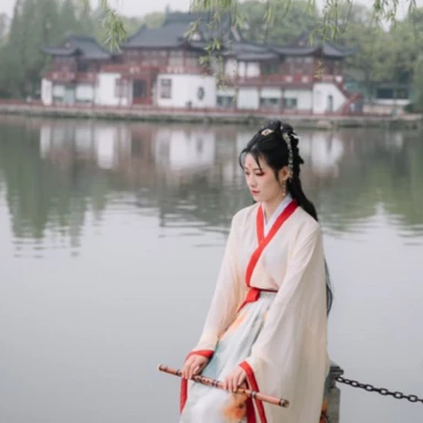 文藝春風女生頭像，唯美古風真人頭像