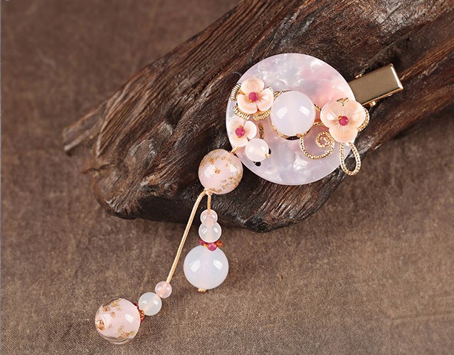 詩(shī)雅平安扣發(fā)夾，粉色浪漫桃花頭飾