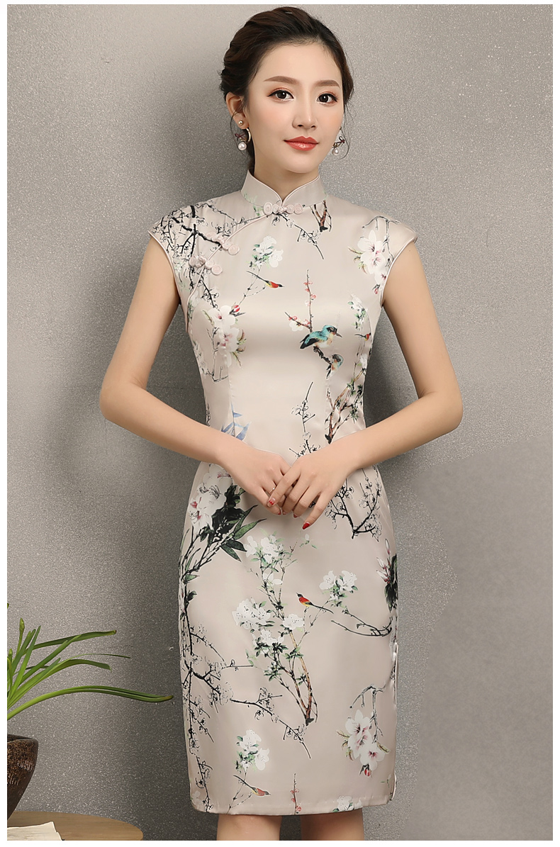 杏色曉鶴印花旗袍，時(shí)尚淡雅旗袍裙