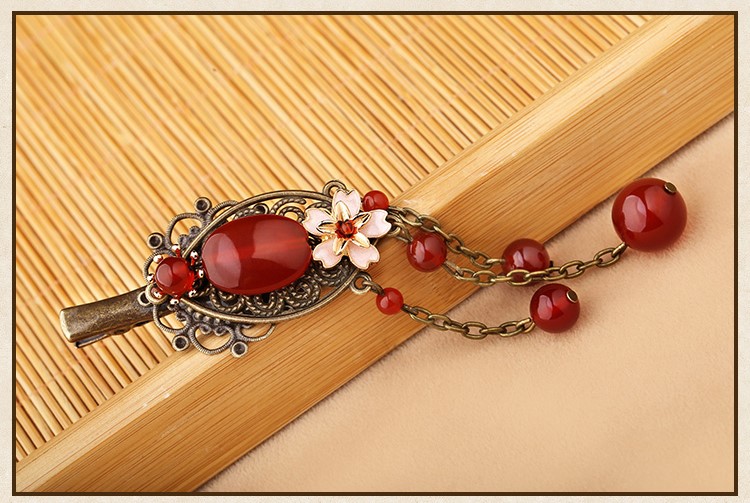 古典美人的發(fā)夾，溫婉氣質(zhì)紅色頭飾