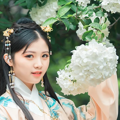 繡球花帶團(tuán)扇女生頭像，唯美古風(fēng)真人頭像