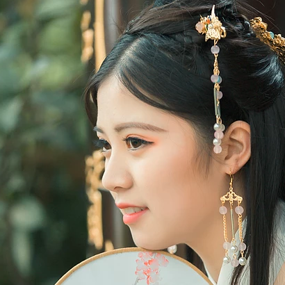 繡球花帶團(tuán)扇女生頭像，唯美古風(fēng)真人頭像