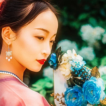 多彩花團(tuán)扇女生頭像，唯美古風(fēng)真人頭像