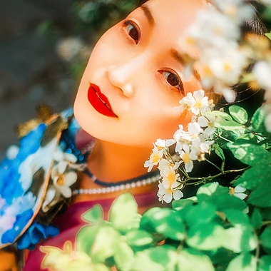 多彩花團(tuán)扇女生頭像，唯美古風(fēng)真人頭像