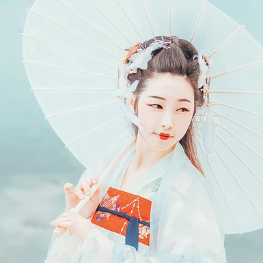 羽仙帶傘女生頭像，唯美古風(fēng)真人頭像