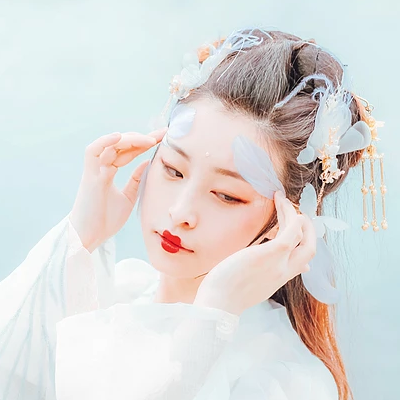 羽仙帶傘女生頭像，唯美古風(fēng)真人頭像