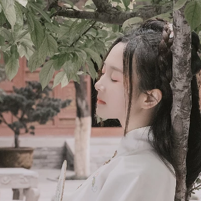 甜美可愛帶傘團扇女生頭像，唯美古風真人頭像