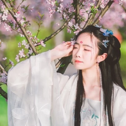 海棠花開女生頭像，唯美古風真人頭像