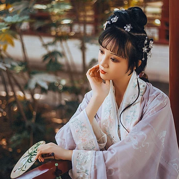 優(yōu)雅庭院女生頭像，唯美古風真人頭像