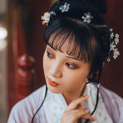 優(yōu)雅庭院女生頭像，唯美古風真人頭像