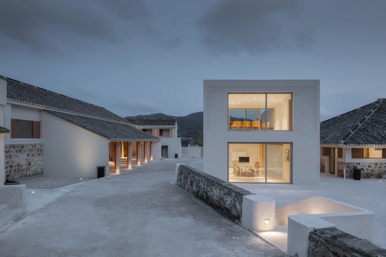 九熹·大樂之野，流水的大樂之野鐵打的小白墻