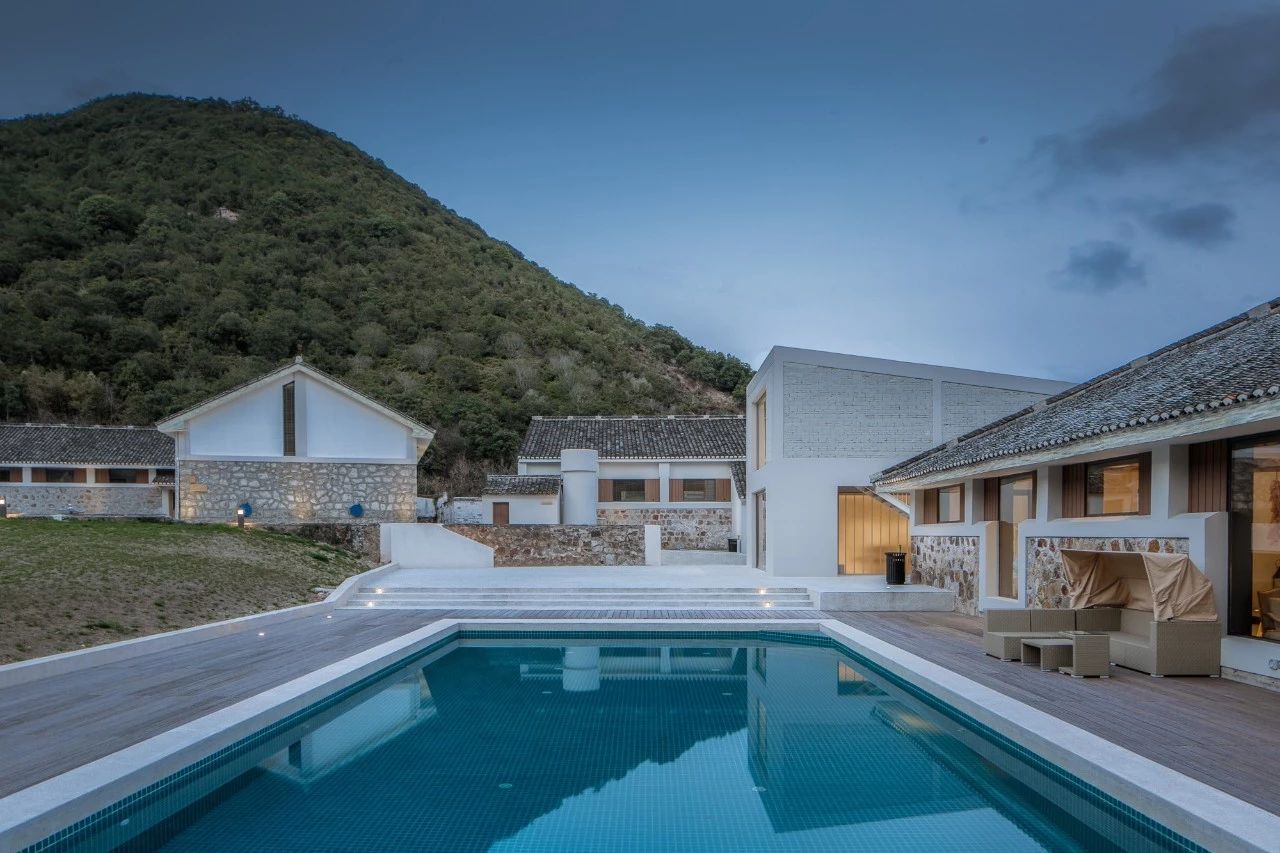 九熹·大樂之野，流水的大樂之野鐵打的小白墻