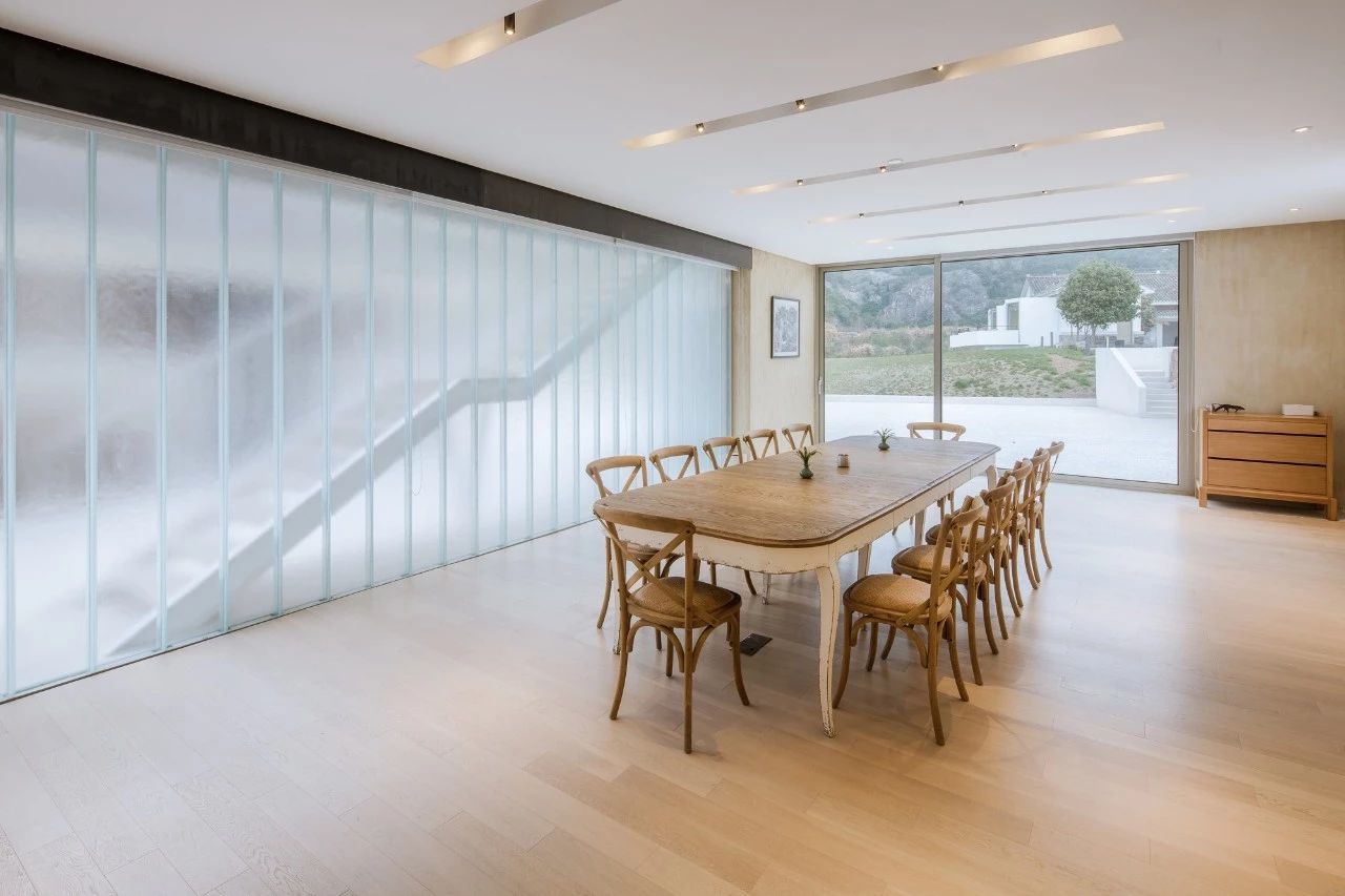 九熹·大樂之野，流水的大樂之野鐵打的小白墻