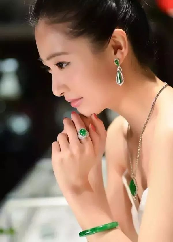 手串怎么戴？左戴玉右戴銀養(yǎng)生更養(yǎng)人！