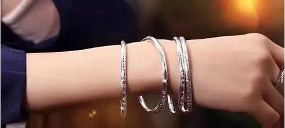 手串怎么戴？左戴玉右戴銀養(yǎng)生更養(yǎng)人！