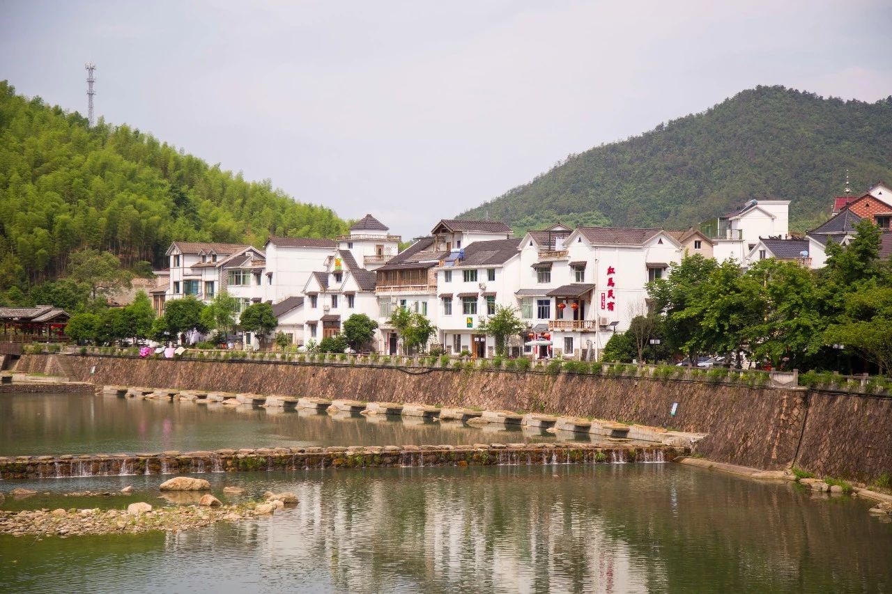 點(diǎn)叁民宿，千島湖坐船賞景豈不詩(shī)意？