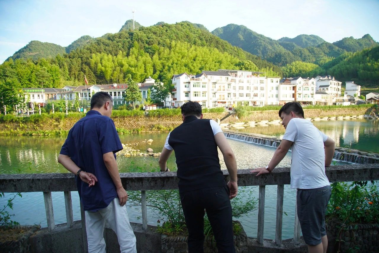 點(diǎn)叁民宿，千島湖坐船賞景豈不詩(shī)意？