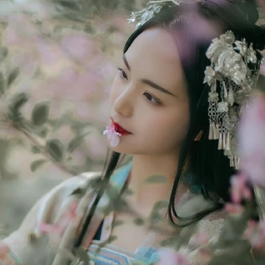 花香滿溢女生頭像，唯美古風(fēng)真人頭像