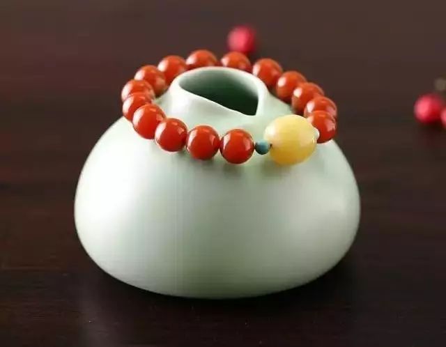 迷戀的紅，南紅手串之美！