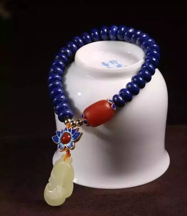 迷戀的紅，南紅手串之美！