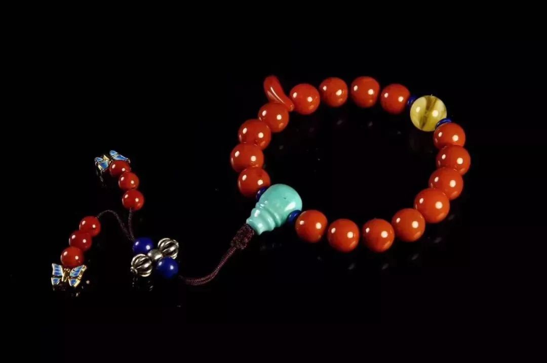 迷戀的紅，南紅手串之美！