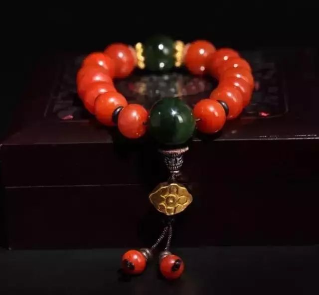 迷戀的紅，南紅手串之美！