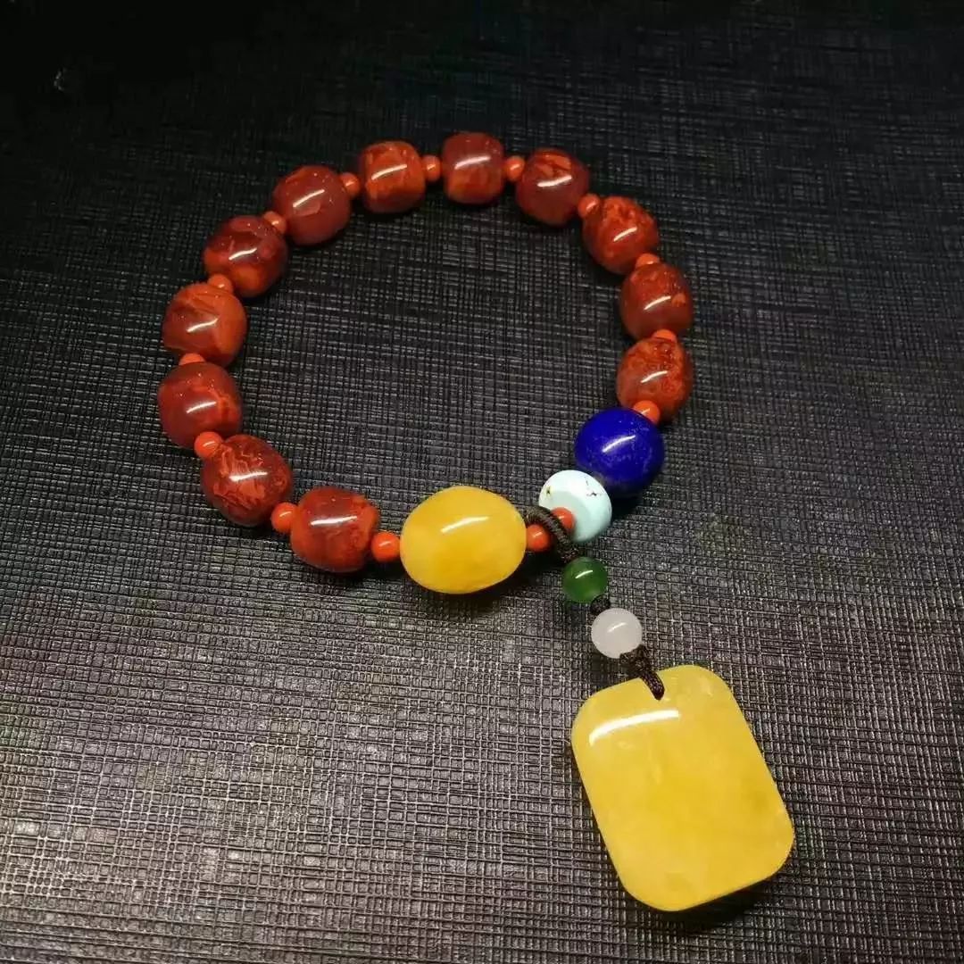 迷戀的紅，南紅手串之美！