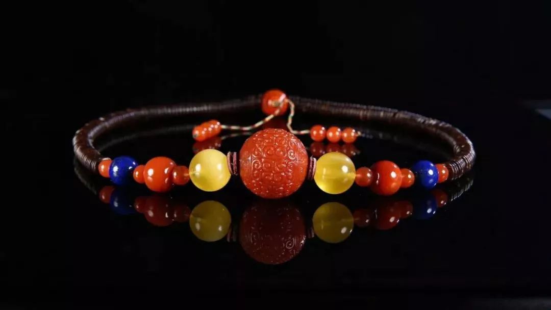 迷戀的紅，南紅手串之美！