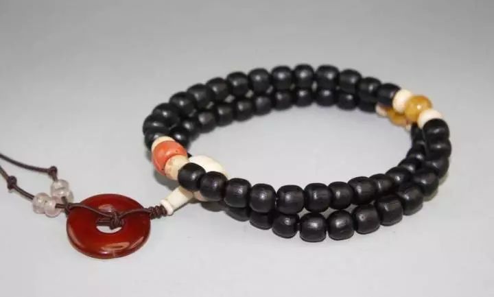 迷戀的紅，南紅手串之美！