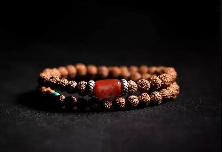 迷戀的紅，南紅手串之美！