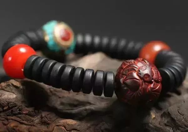 迷戀的紅，南紅手串之美！