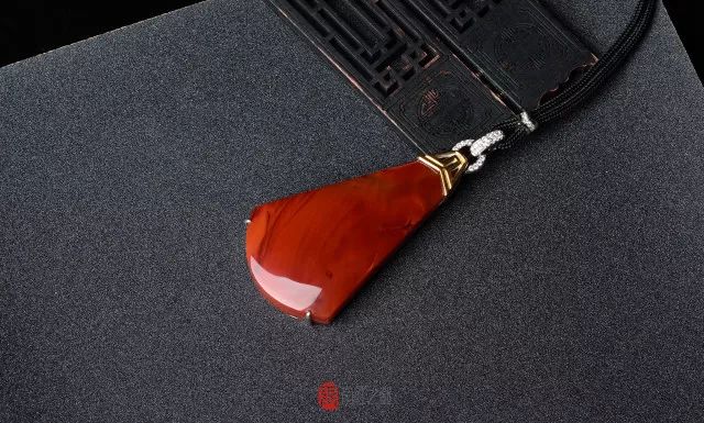 迷戀的紅，南紅手串之美！