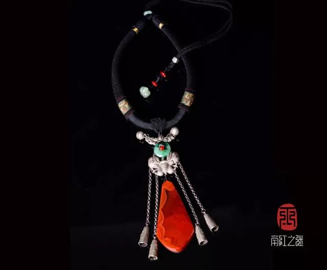 迷戀的紅，南紅手串之美！