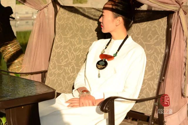 迷戀的紅，南紅手串之美！