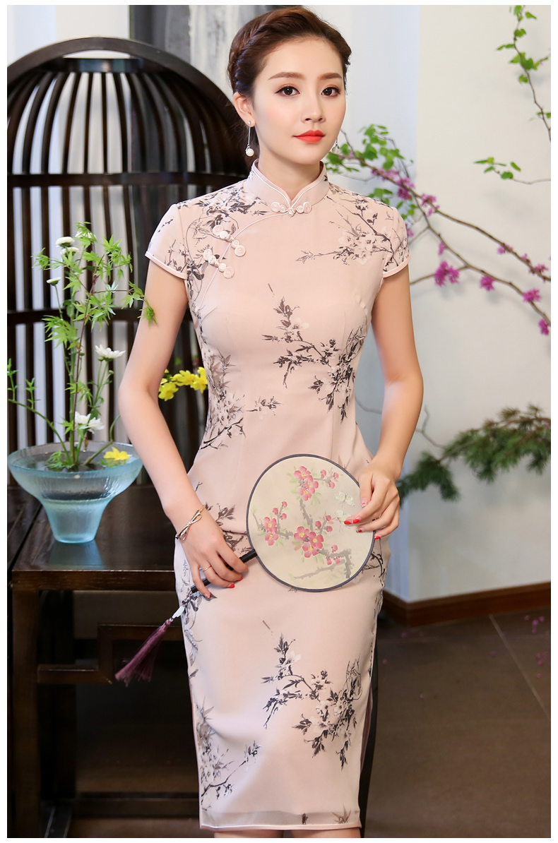 溫婉柔情的粉色旗袍，跨越時(shí)代的美!